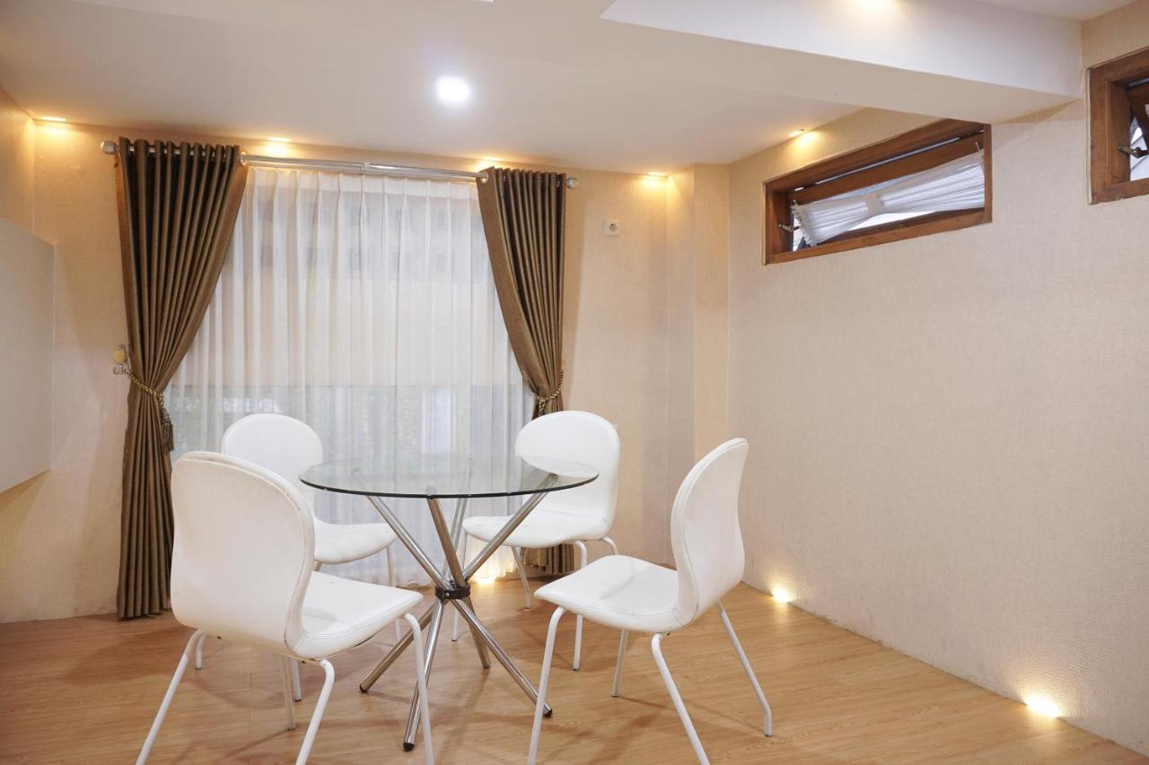 Super Oyo 444 Rafitha Homestay Baturetno Exterior foto
